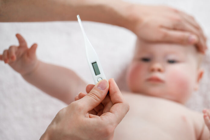Bébé malade : comment prendre sa température ?