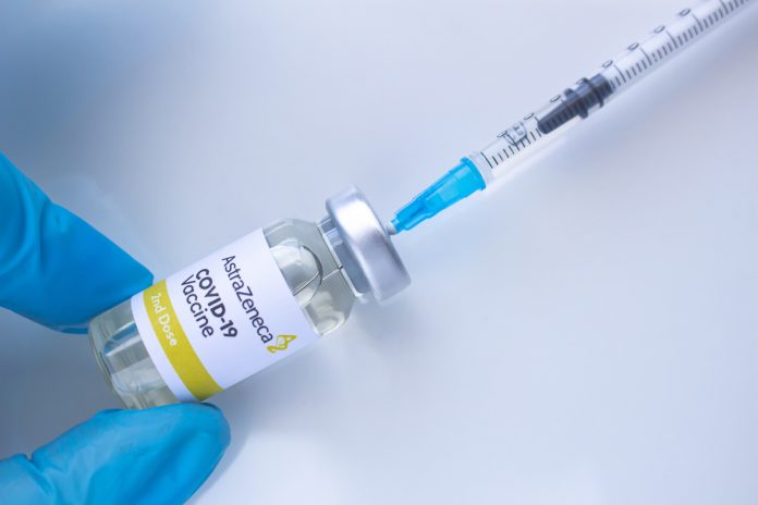Fischer-defend-le-vaccin-astrazeneca