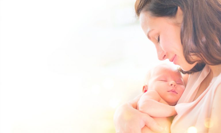 Covid-19 : une femme vaccinée donne naissance à un bébé immunisé