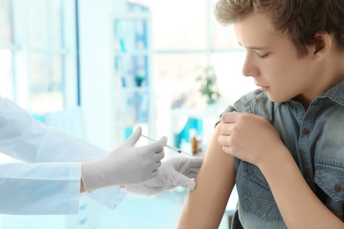 l-agence-europeenne-du-medicament-autorise-le-vaccin-pfizer-chez-les-adolescents