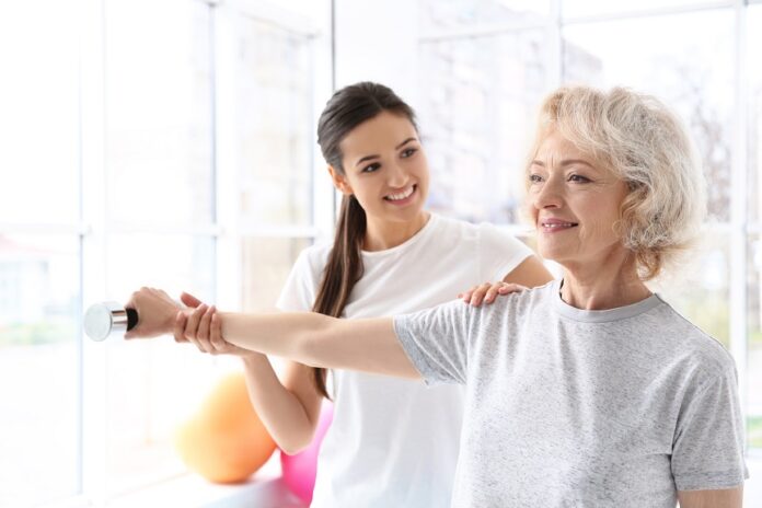 ostéoporose : exercice deux femmes