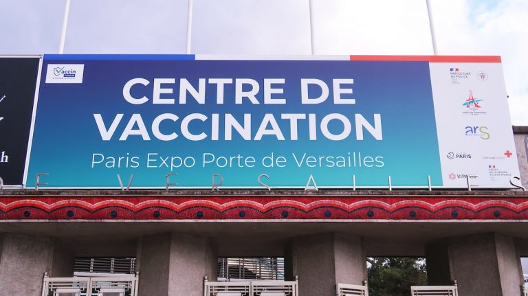 Fake news : la vaccination anti-Covid ne progresse plus en France