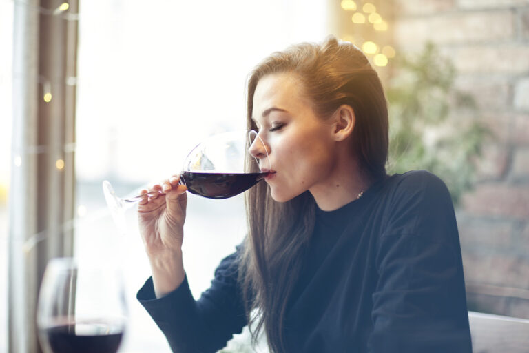 Alcool : un quart des adultes français consomme trop
