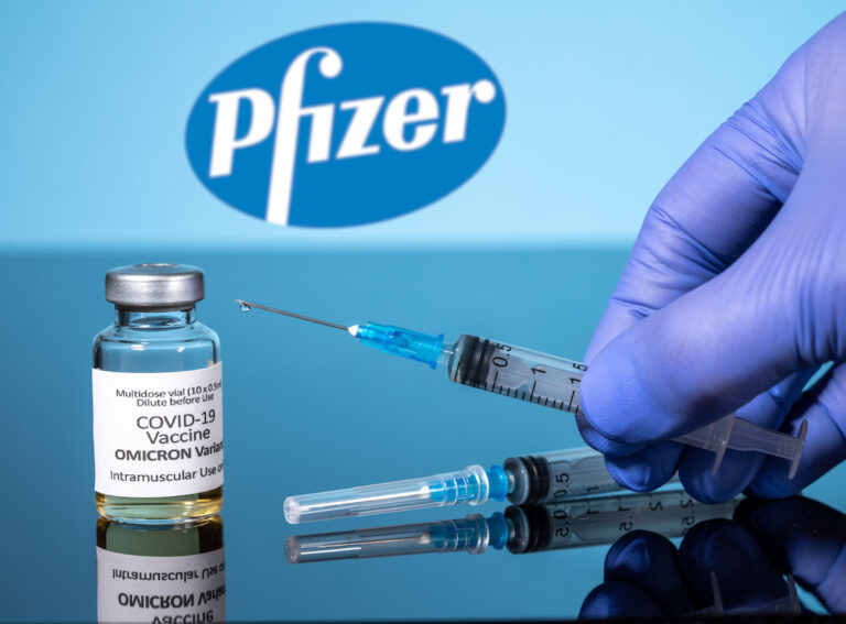 Omicron : le vaccin Pfizer protège à 70 % des cas graves