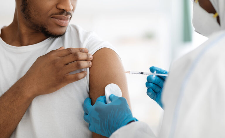 Covid-19 : un vaccin annuel à la place de rappels fréquents