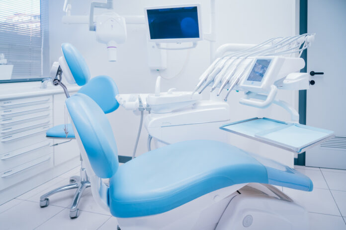 Un dentiste marseillais accusé de mutilations sur 322 patients
