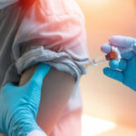 Les vaccins contre la Covid-19 affaiblissent-ils le système immunitaire ?