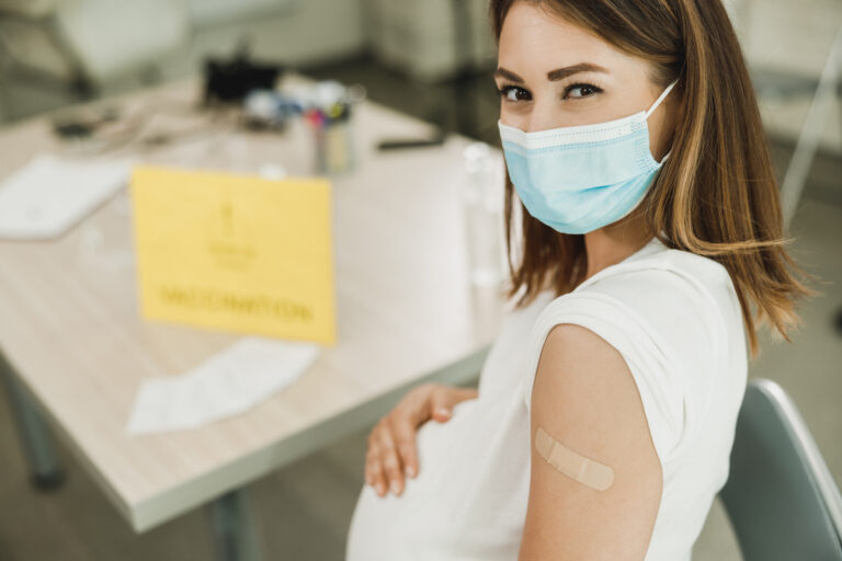 Covid-19 : deux études rassurent sur le vaccin durant la grossesse