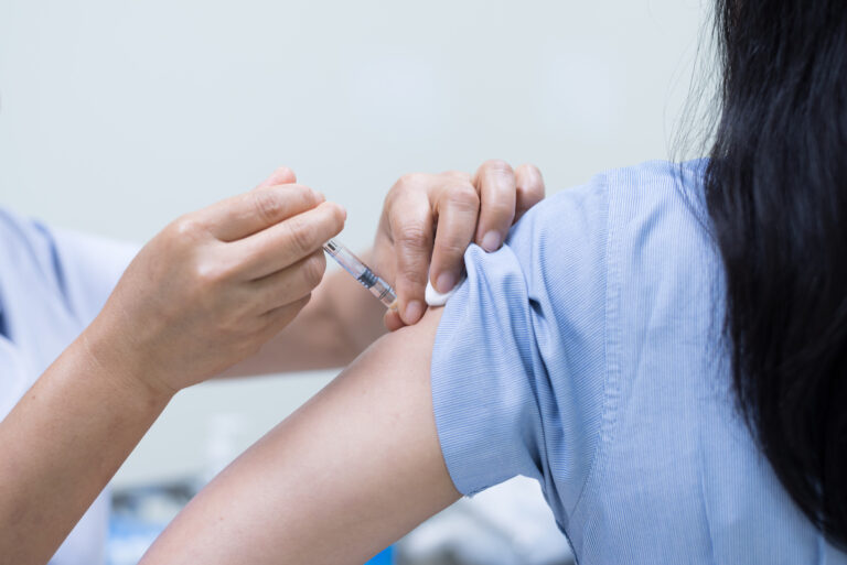 Cinq pharmacies autorisées à vacciner contre la variole du singe