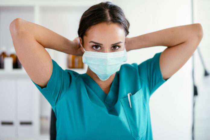 Covid-19 : quels hôpitaux maintiennent le masque obligatoire ?