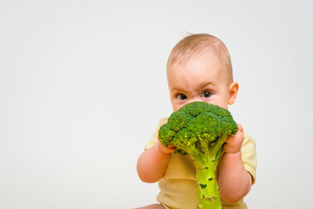 Bébé : la diversification alimentaire et le risque d’allergie sont bien liés