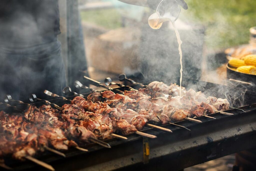 Barbecue: cancer, infections bactériennes… Le danger de la cuisson à la flamme.