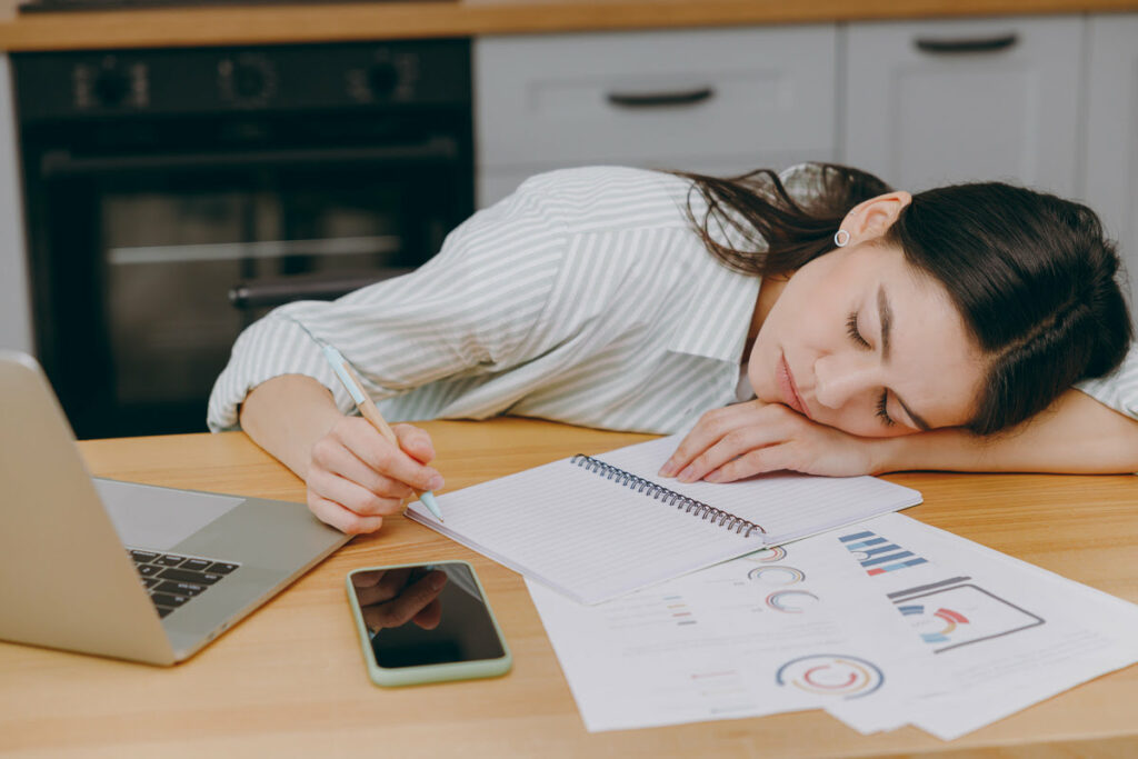 Fatigué après avoir mangé ? On vous explique les raisons