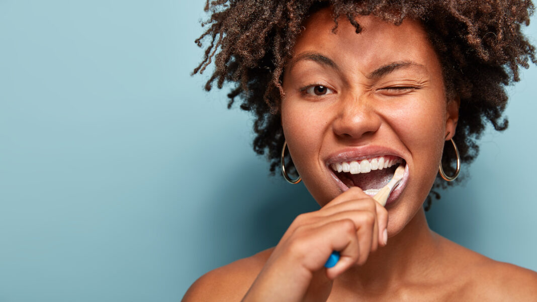 Se Rincer Voilà pourquoi il ne faut pas se rincer la bouche après s'être lavé les ...