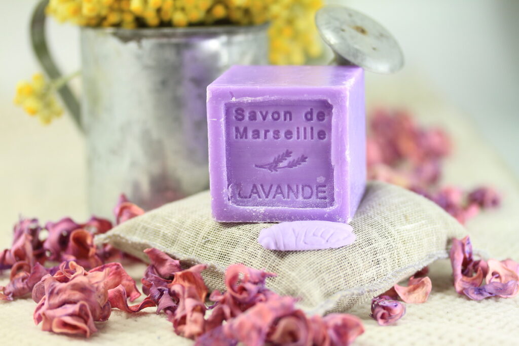 placer savon de marseille sous les draps @