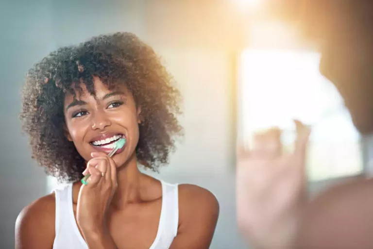 Hygiène dentaire : cet accessoire que vous n’utilisez pas alors qu’il est réduit le risque de carie