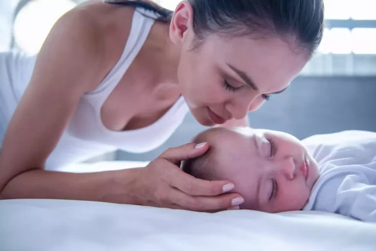 Odeur corporelle : pourquoi préfère-t-on l’odeur des bébés ?