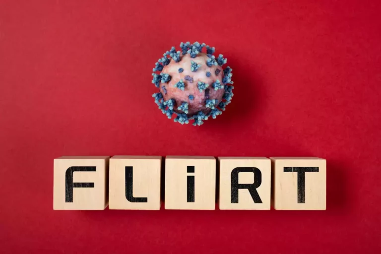 Covid-19 : FLiRT, le nouveau variant qui arrive en France