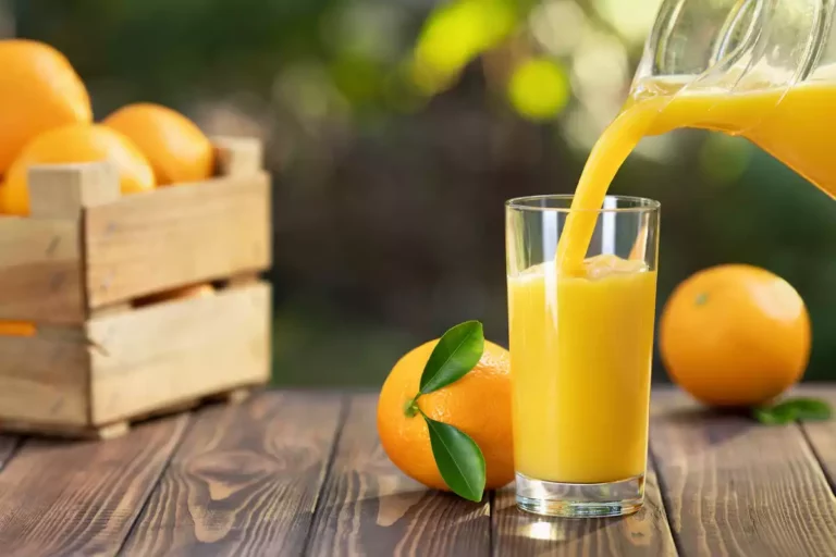 Pourquoi le jus d'orange coûte-t-il de plus en plus cher ?