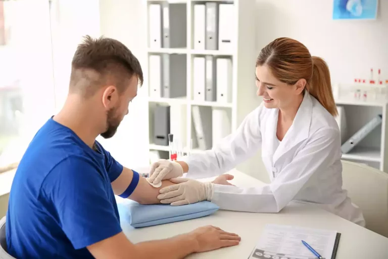 Ces quatre tests seront bientôt gratuits et sans ordonnance dans tous les laboratoires de biologie