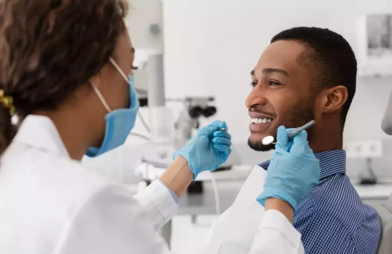 Le bilan gratuit chez le dentiste devient annuel