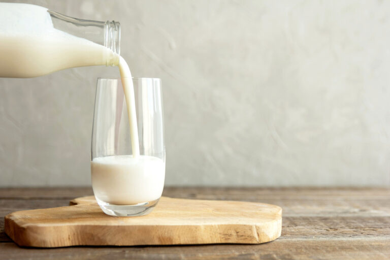 Lait cru : entre bienfaits supposés et véritables dangers pour la santé