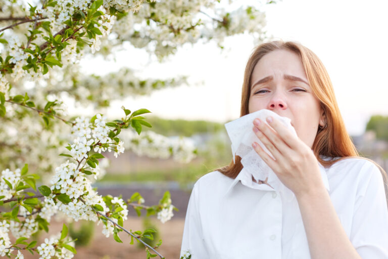 Allergies aux pollens : 5 symptômes méconnus à surveiller