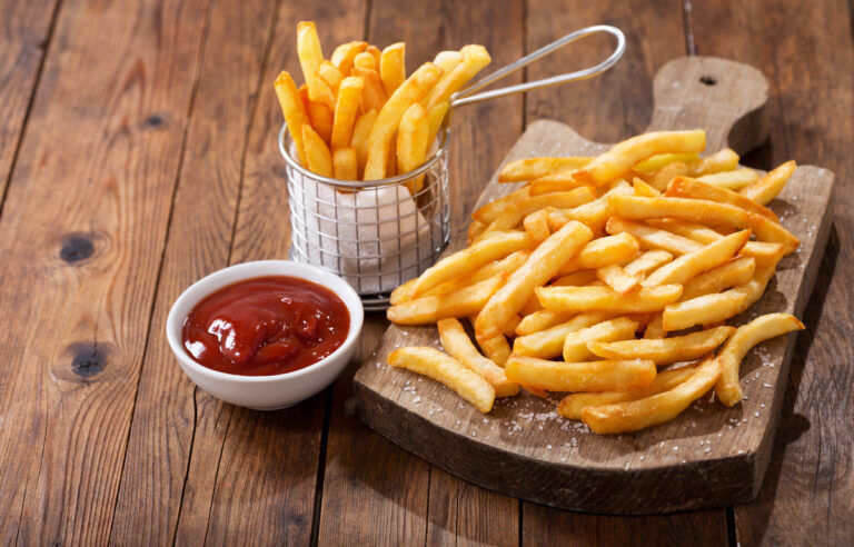 Je conseille toujours de se demander ce qui nous fait le plus plaisir entre les frites et le burger. Si c’est le burger, on peut l’accompagner de légumes ou de salade. Et si c’est les frites, on peut les manger avec du poulet grillé ou du poisson grillé