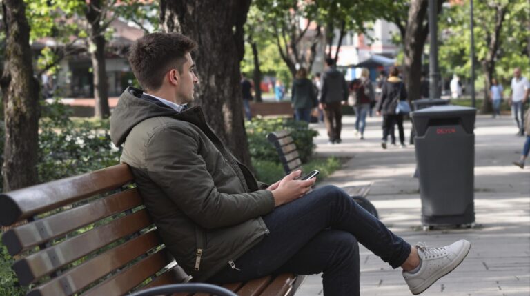 solitude-jeune-isolement