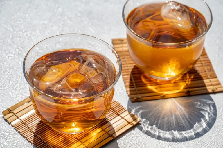 Cette boisson japonaise fait dégonfler le ventre pendant que vous dormez Boisson Mugicha