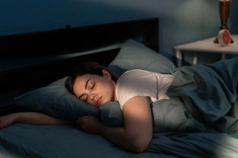 La position id&eacute;ale pour dormir et prot&eacute;ger votre c&oelig;ur enfin r&eacute;v&eacute;l&eacute;e par les experts