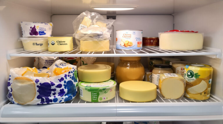 Rappel massif : ce fromage vendu dans tout la France est contaminé, ne le mangez pas frigo-fromages-empaques