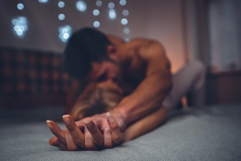 Messieurs, avoir un petit ventre pourrait être un avantage au lit, selon une étude ventre sexuel